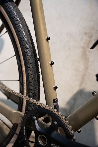 Velké množství montážních úchytů