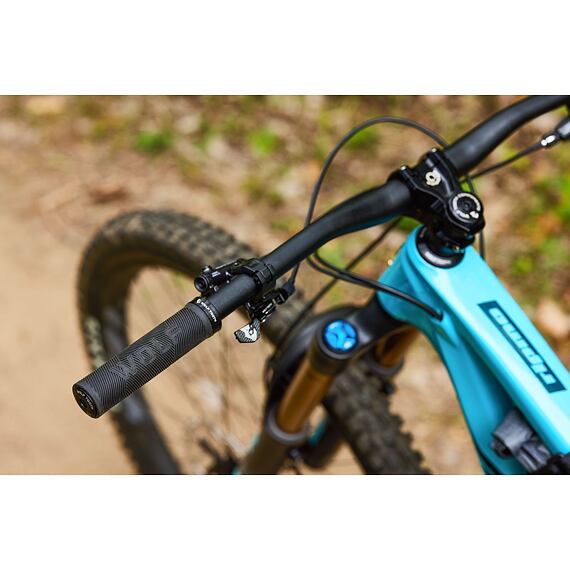 WOLF TOOTH gripy ECHO černá/Raw Silver