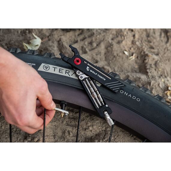 WOLF TOOTH 8-BIT PACK PLIERS black