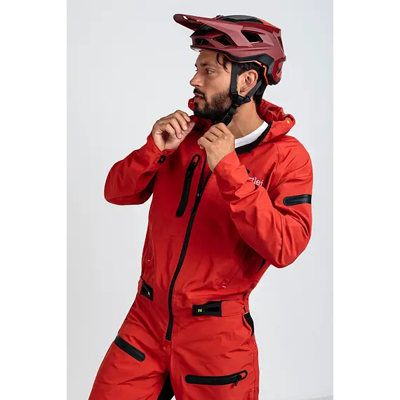 Nepromokavá kombinéza na kolo.