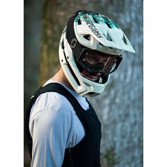 BLUEGRASS helmet VANGUARD CORE MIPS frozen mist -56/58