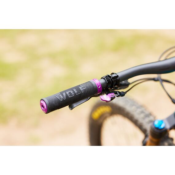 WOLF TOOTH gripy ECHO černá/Raw Silver