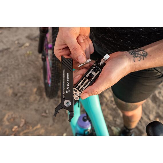 WOLF TOOTH 8-BIT PACK PLIERS black