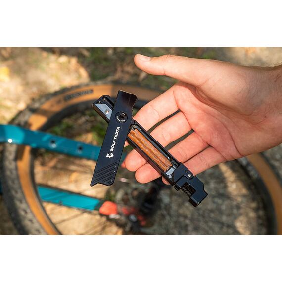 WOLF TOOTH multitool 8-BIT Chainbreaker + Utility Knife