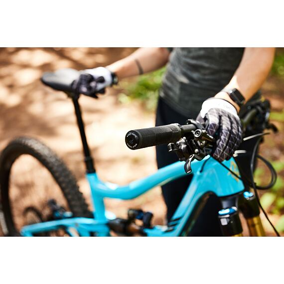 WOLF TOOTH gripy ECHO černá/Raw Silver