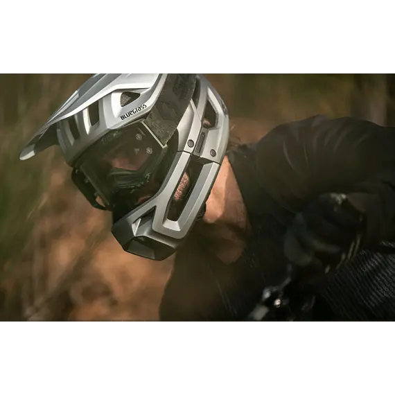 BLUEGRASS helmet VANGUARD black -56/58