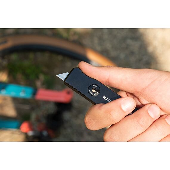 WOLF TOOTH multitool 8-BIT Chainbreaker + Utility Knife