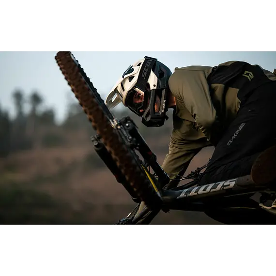 BLUEGRASS helmet VANGUARD CORE MIPS white/black-58/61