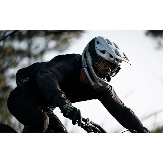 BLUEGRASS helmet VANGUARD black -56/58