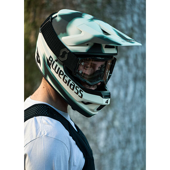 BLUEGRASS helmet LEGIT MIPS frozen mist -54/56