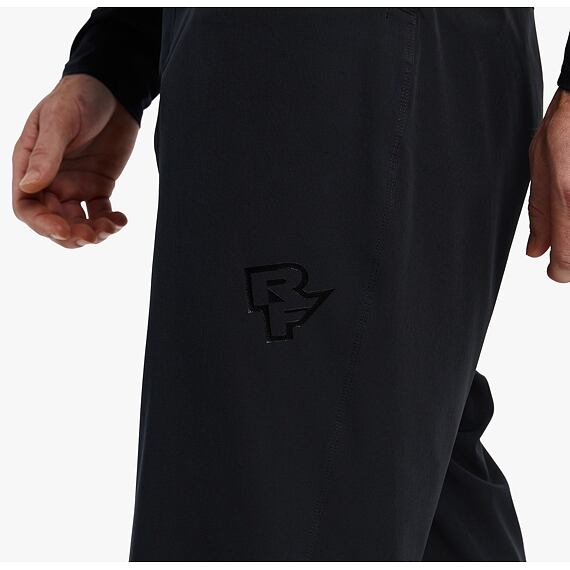 RACE FACE men shorts TRAVERSE black