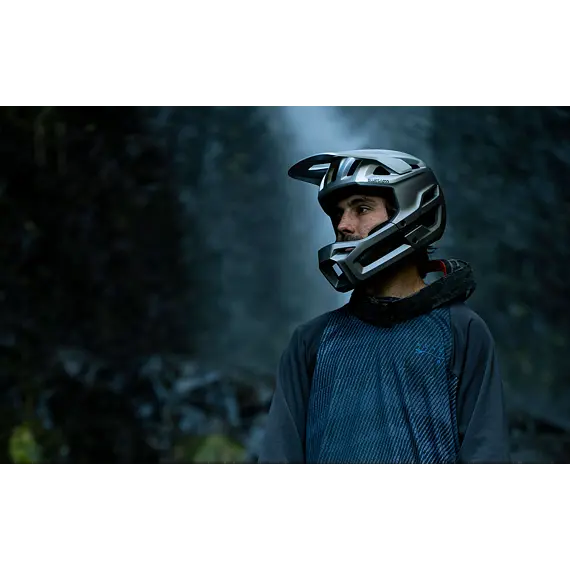 BLUEGRASS helmet VANGUARD black -56/58