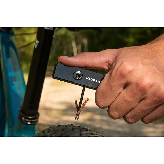 WOLF TOOTH multitool 8-BIT Chainbreaker + Utility Knife