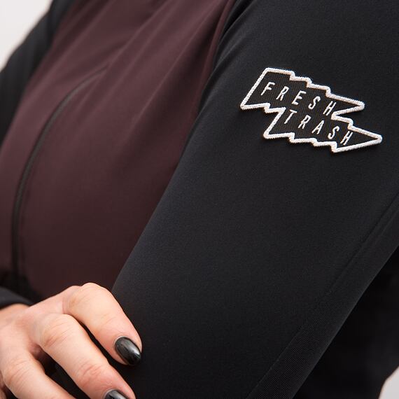 FT WOMEN'S CROSS POINT HYBRID JACKET TRUE BLACK/PORT RED