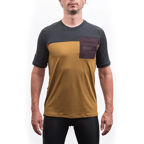FT MEN'S HORIZON POCKET SHORT SLEEVE JERSEY GOLDEN/BLACK