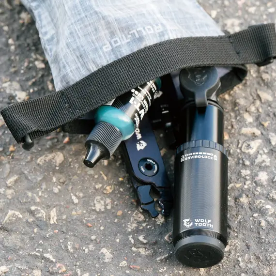 WOLF TOOTH pump ENCASE PUMP 30cc