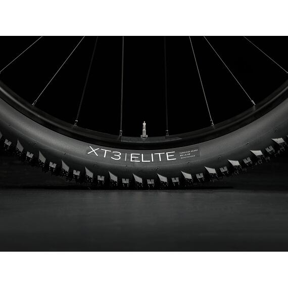 Trek Marlin 6 Gen 3 - Rage Red to Deep Dark Blue Fade