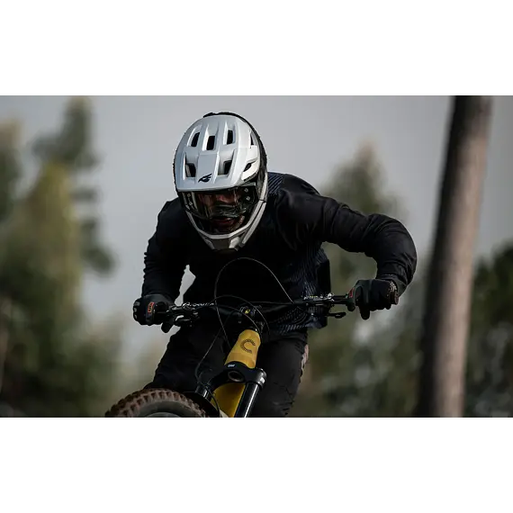 BLUEGRASS helmet VANGUARD black -56/58