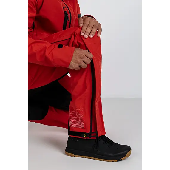 Nepromokavá kombinéza na kolo.