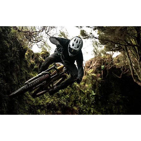 BLUEGRASS helmet VANGUARD black -56/58